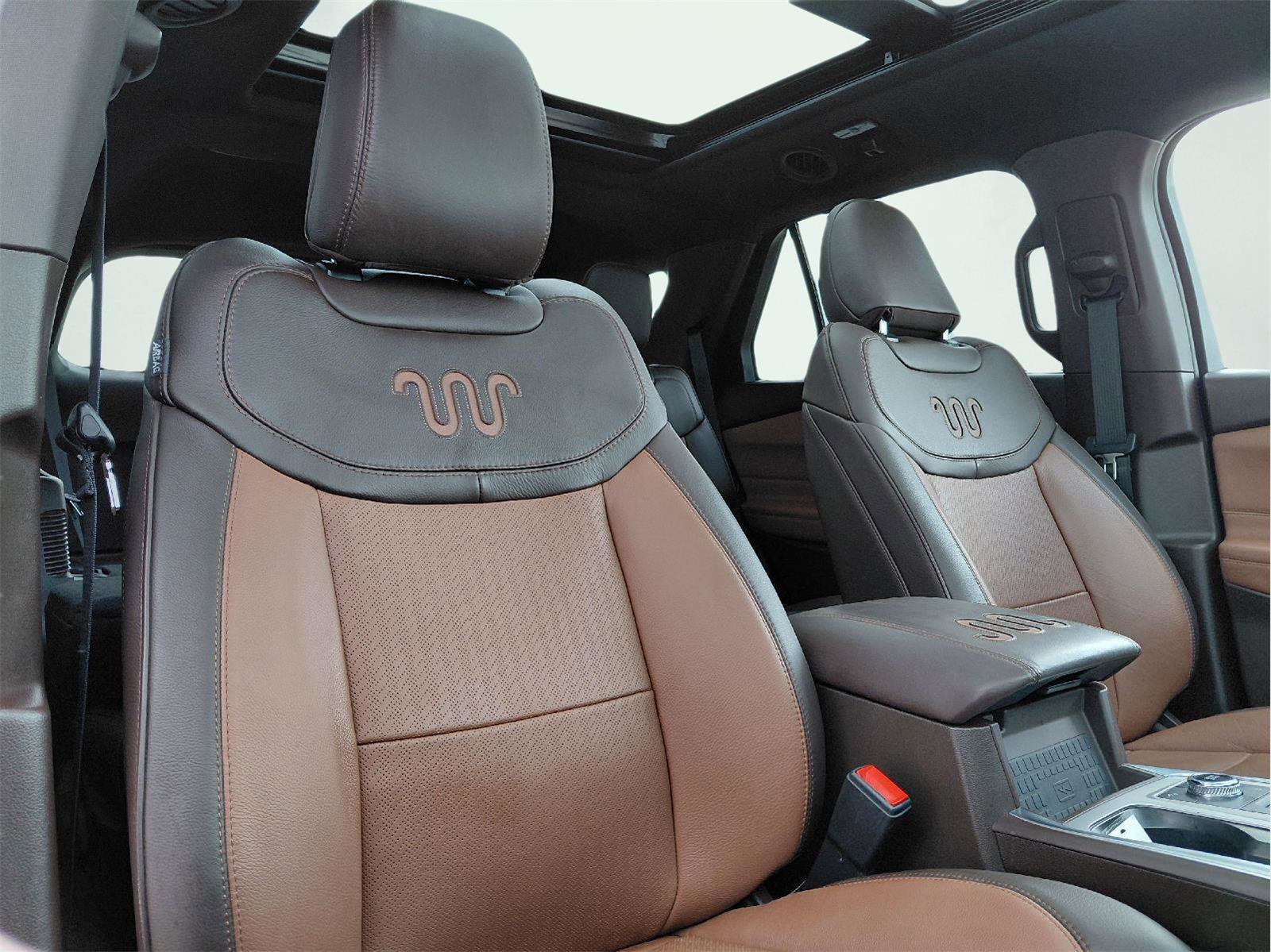 Used 2022 Ford Explorer King Ranch w/ Premium Technology Package image 11