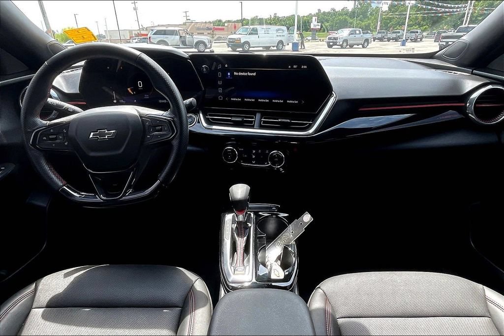 Used 2025 Chevrolet Trax RS w/ Driver Confidence Package FWD image 5