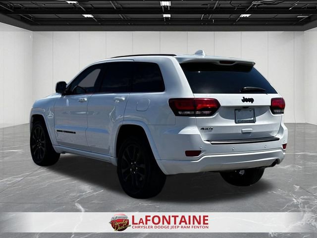 Used 2022 Jeep Grand Cherokee Laredo X AWD/4WD image 3