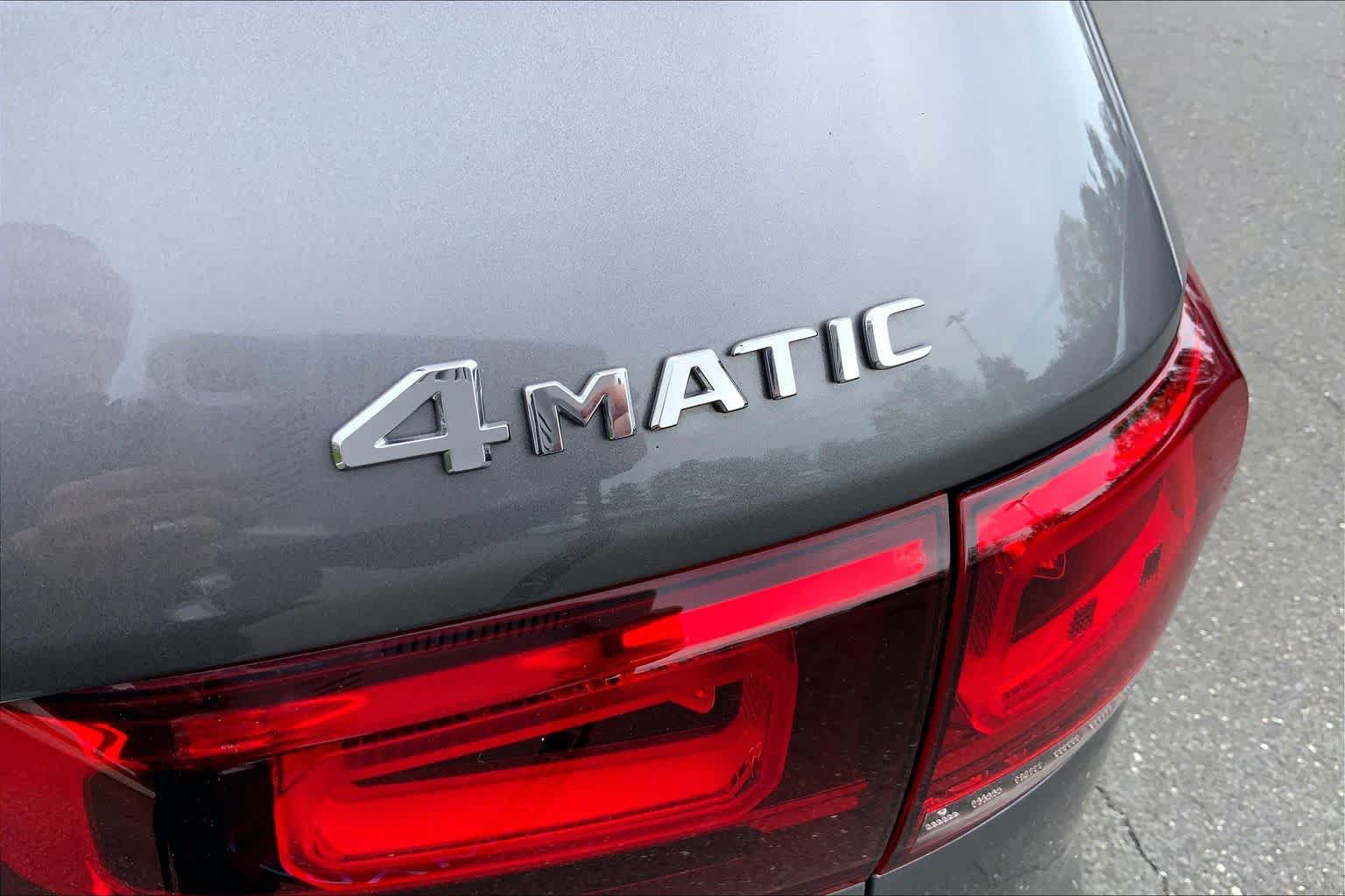 Used 2023 Mercedes-Benz GLB 250 4MATIC image 32