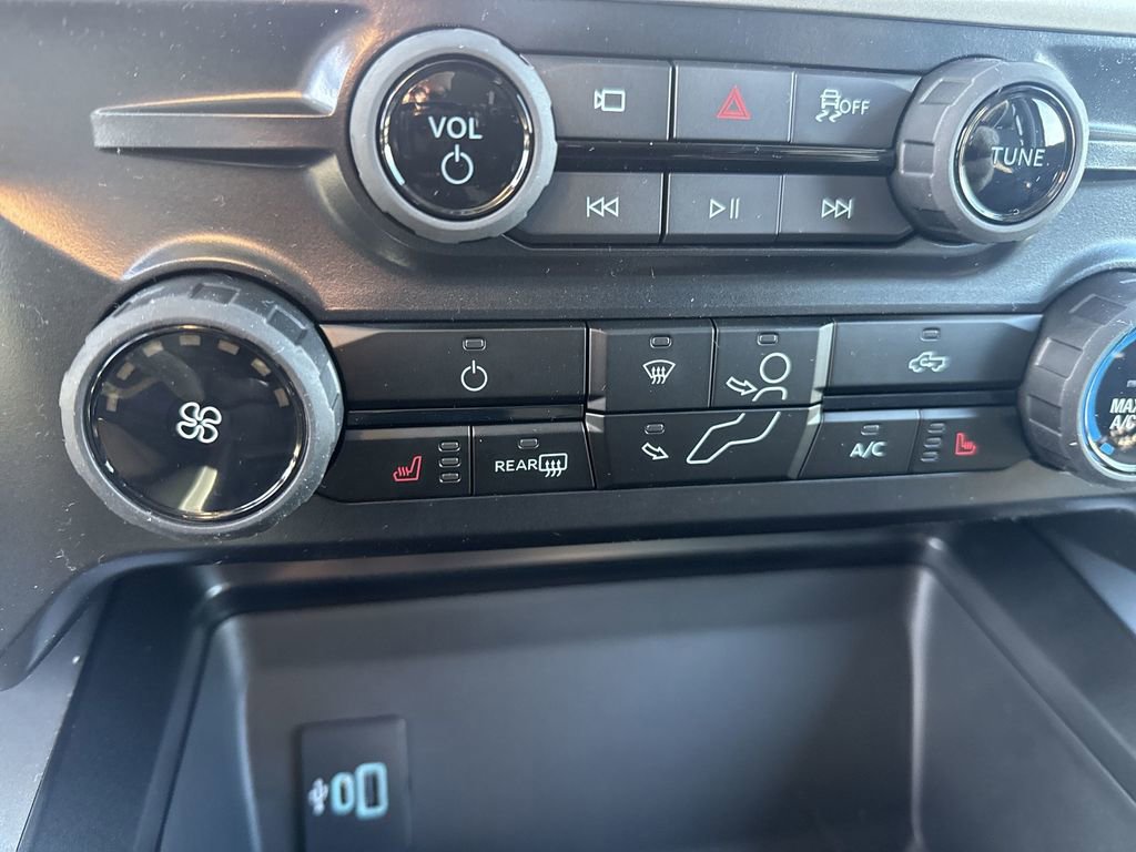 New 2026 Ford F250 XLT w/ XLT Premium Package AWD/4WD image 32