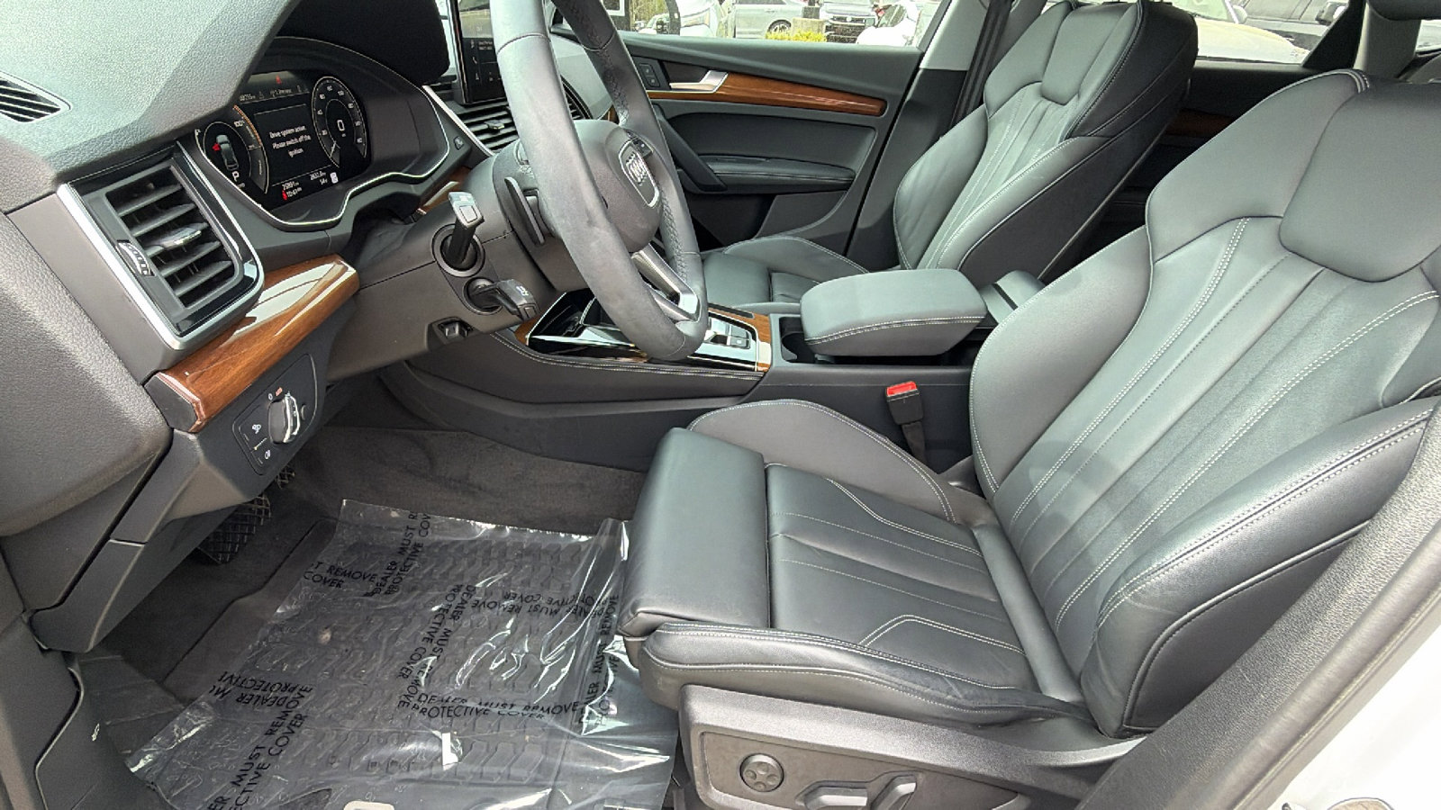 Used 2024 Audi Q5 e Premium Plus w/ Premium Plus Package image 16