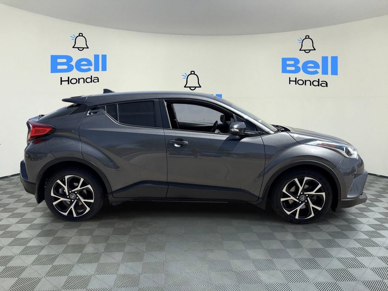 Used 2018 Toyota C-HR XLE FWD image 5