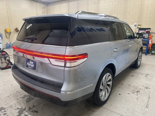 Used 2023 Lincoln Navigator Reserve image 4