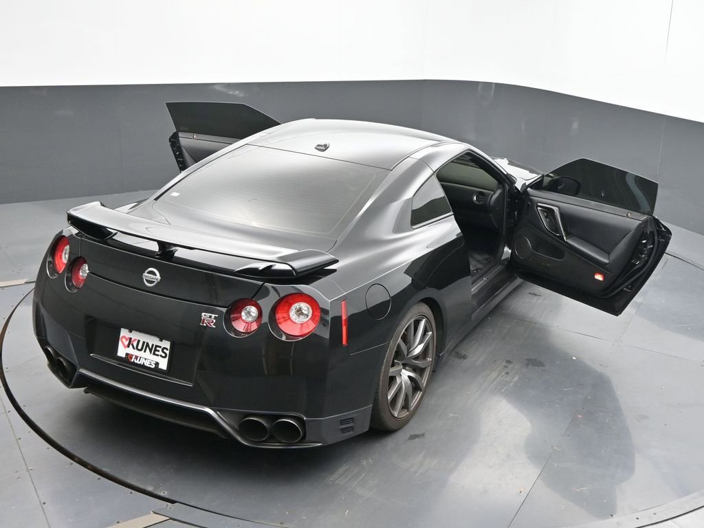 Used 2014 Nissan GT-R Premium image 60