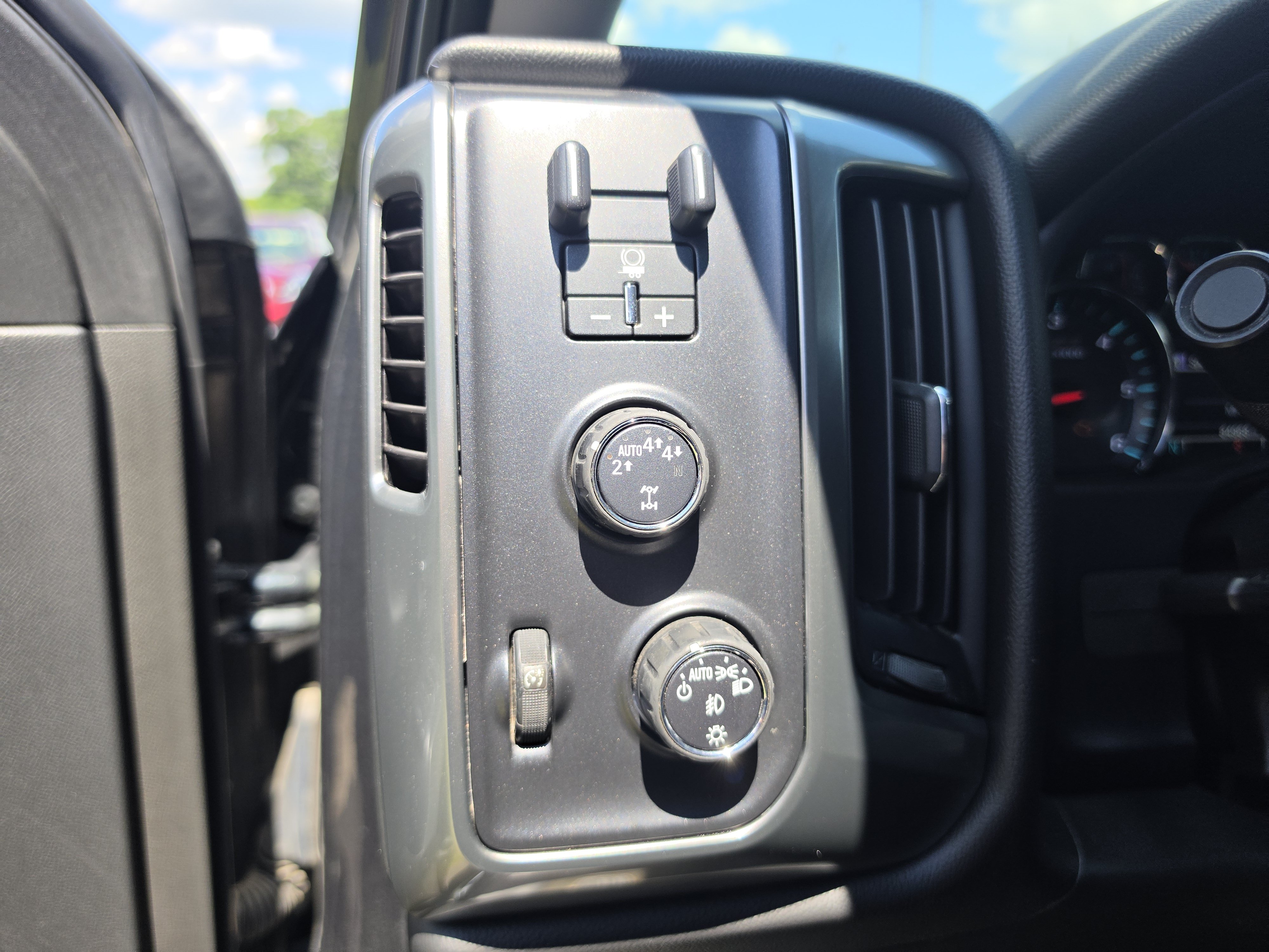 Used 2017 Chevrolet Silverado 1500 LT w/ All Star Edition AWD/4WD image 17