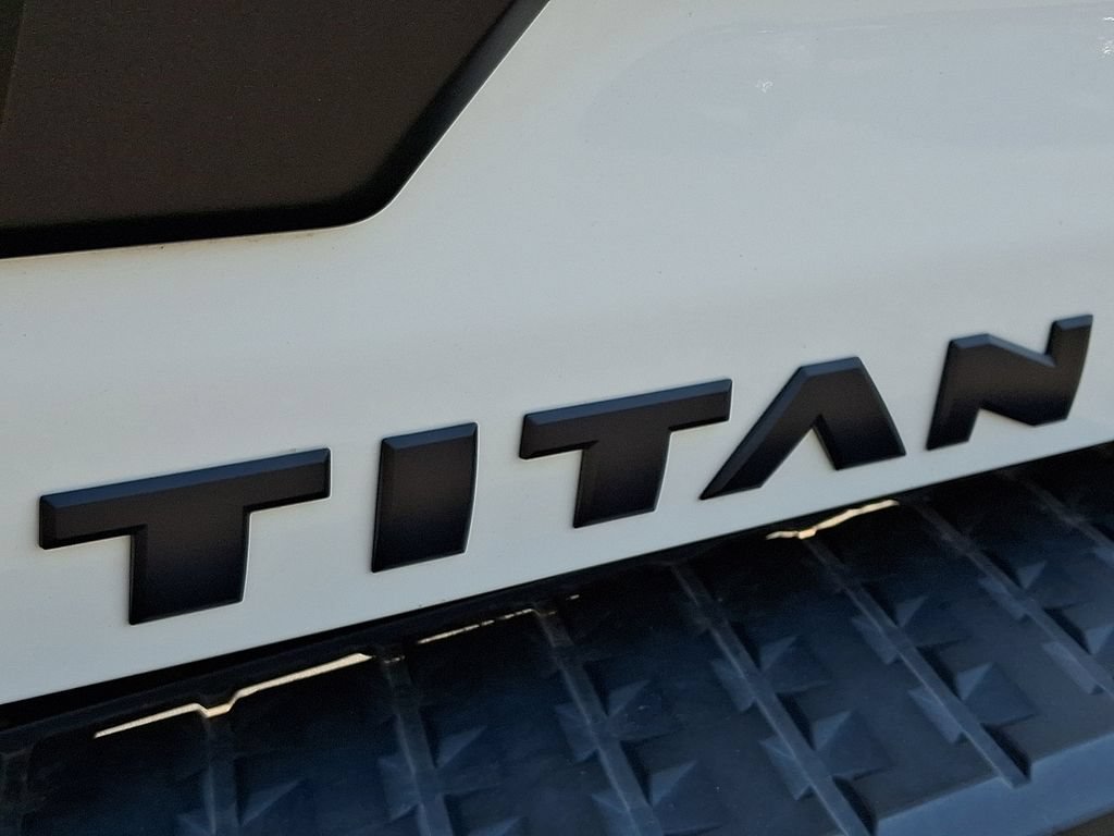 Used 2021 Nissan Titan PRO-4X w/ Pro-4x Convenience Package AWD/4WD image 10