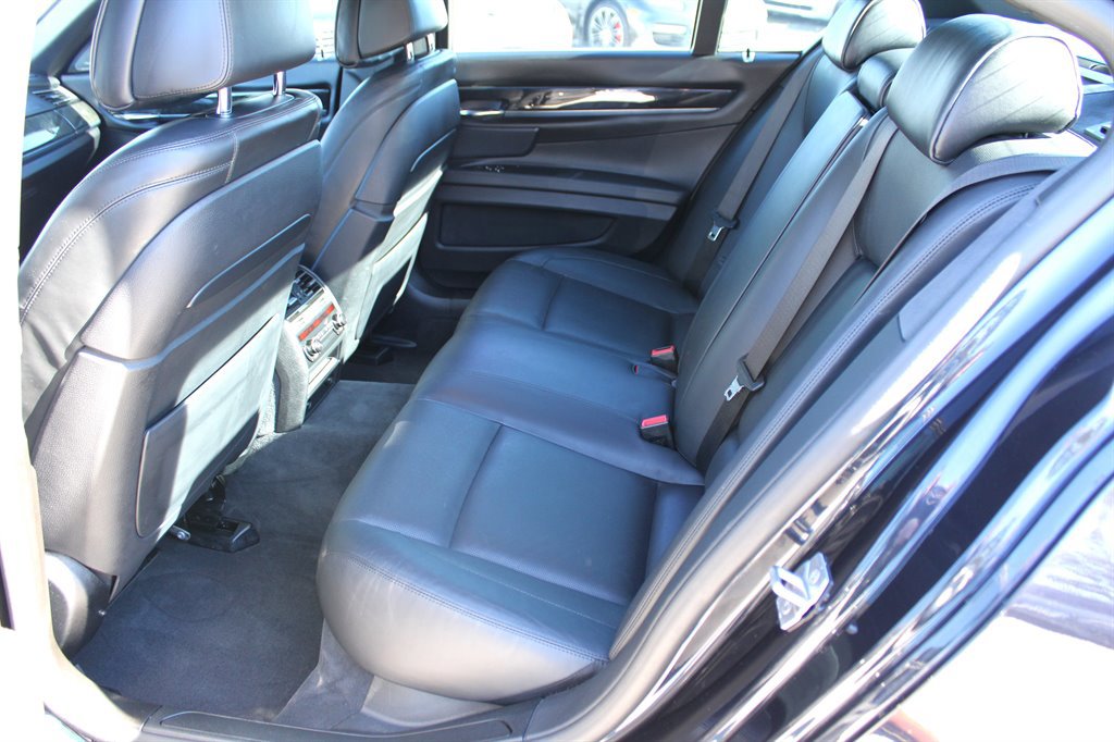 Used 2015 BMW 750i RWD image 20