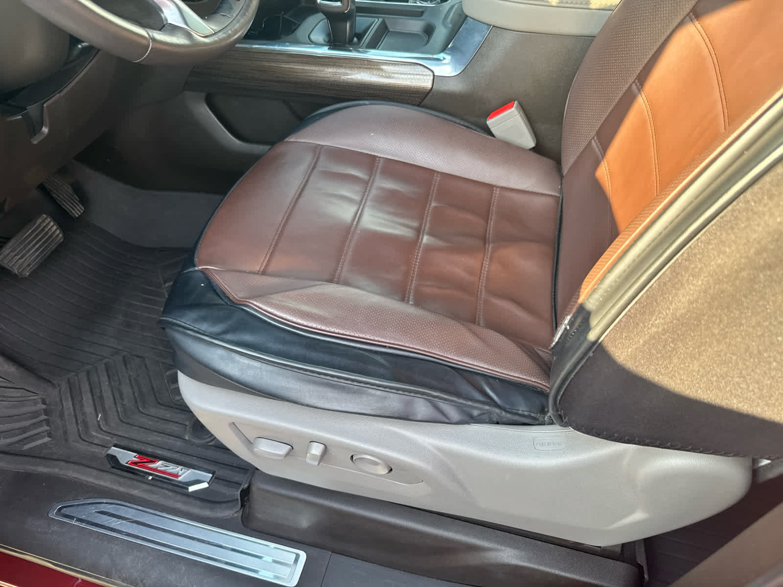 Used 2022 Chevrolet Silverado 1500 LT AWD/4WD image 7