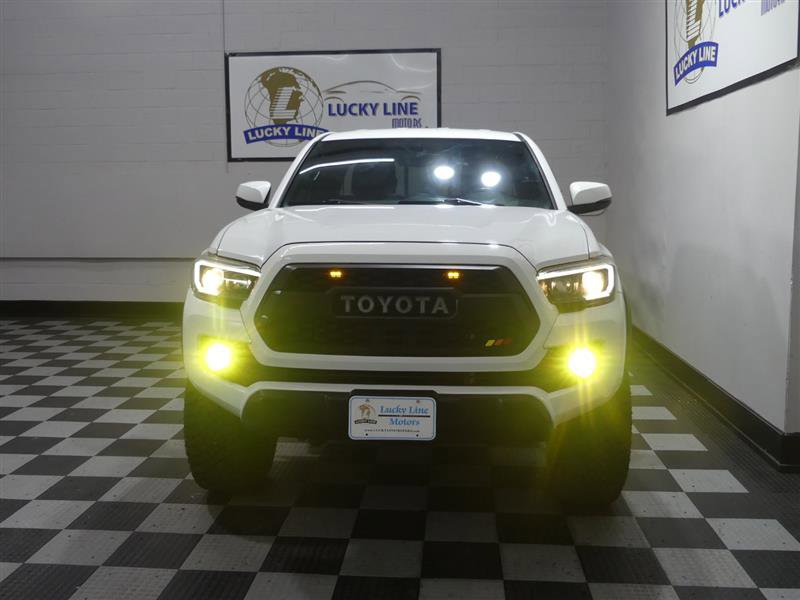 Used 2016 Toyota Tacoma TRD Off-Road w/ Exterior Package image 2