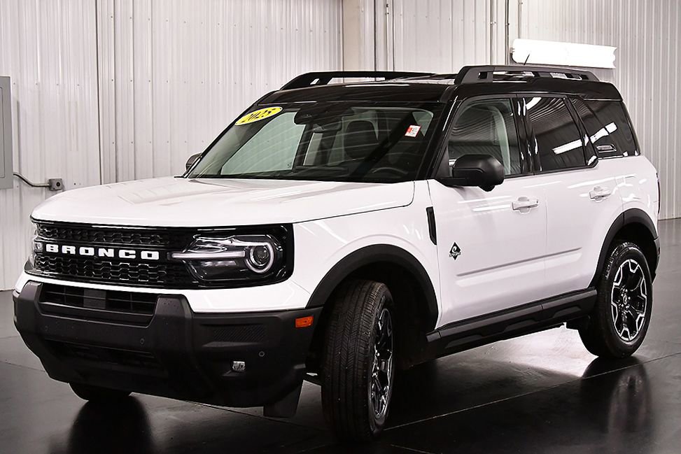 Used 2025 Ford Bronco Sport Outer Banks w/ Outer Banks Tech Package+ image 3