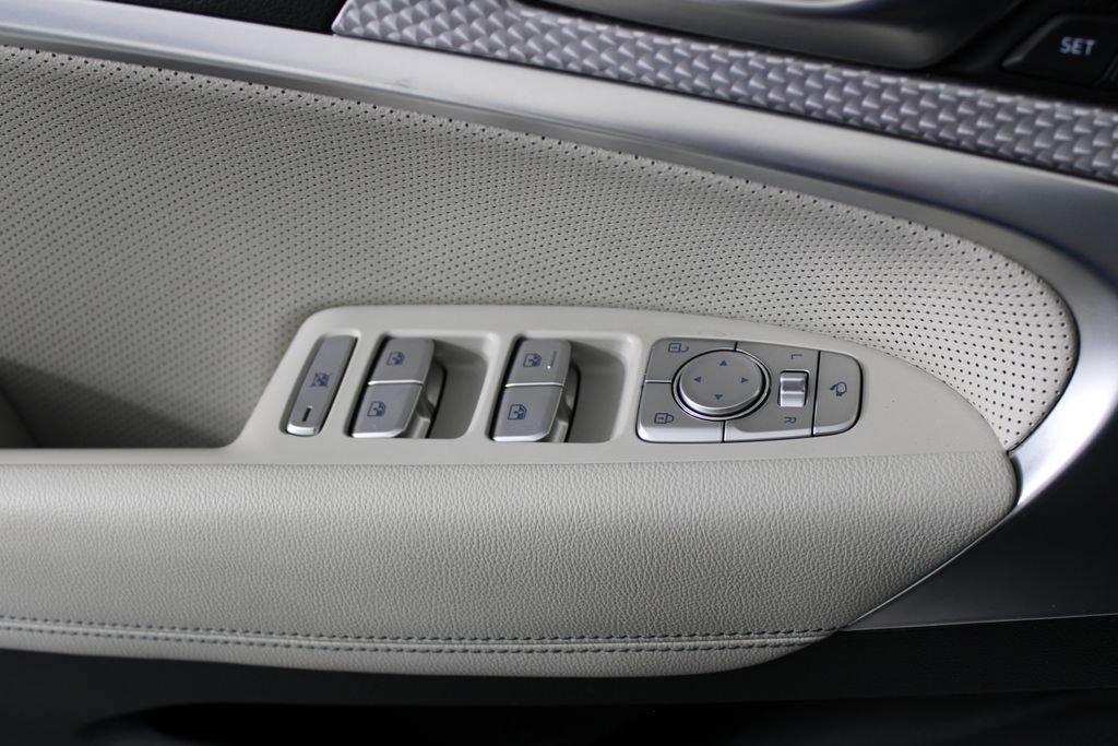 Used 2023 Genesis G70 2.0T w/ Sport Prestige Package RWD image 22