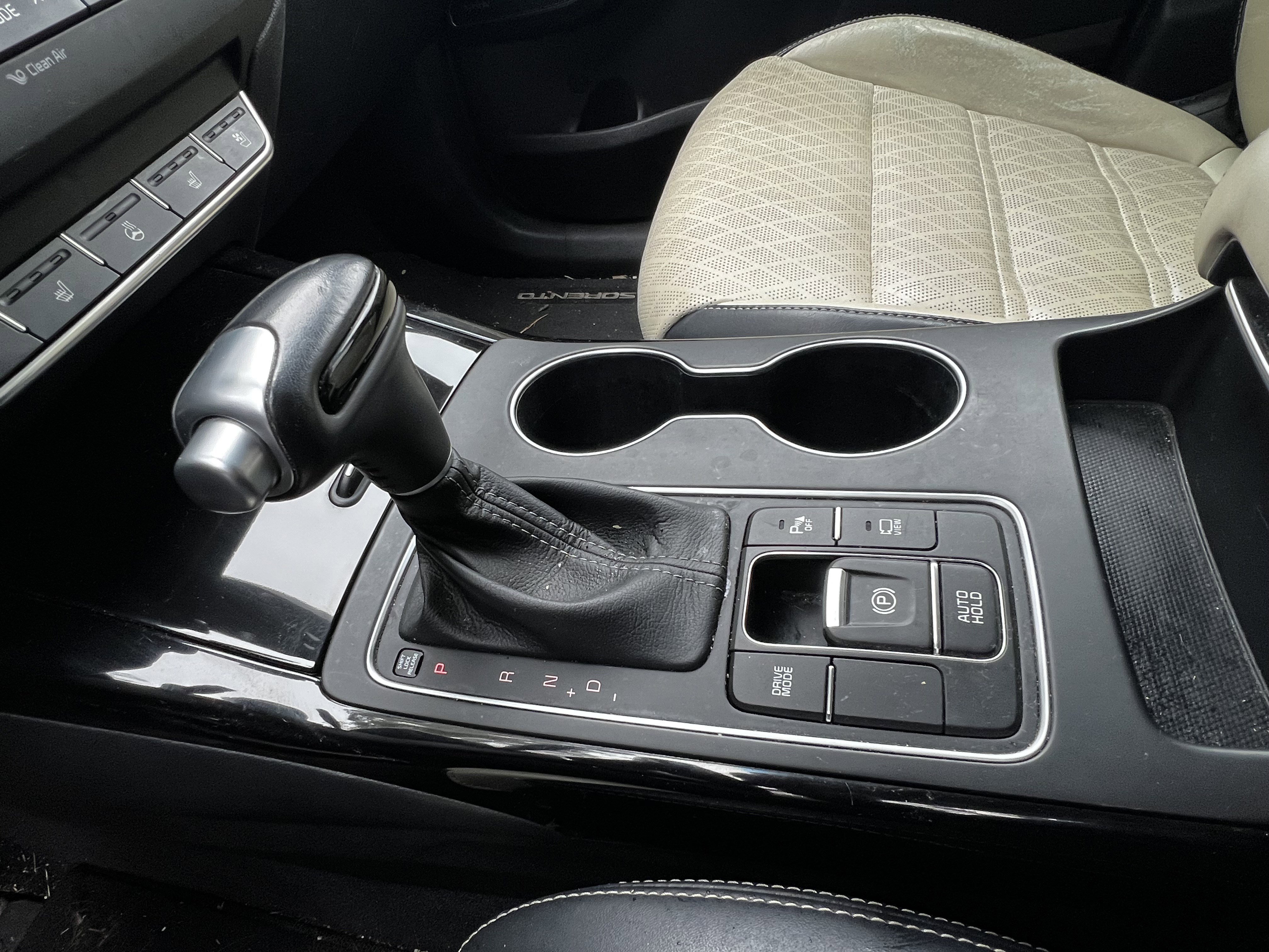 Used 2018 Kia Sorento SX image 28