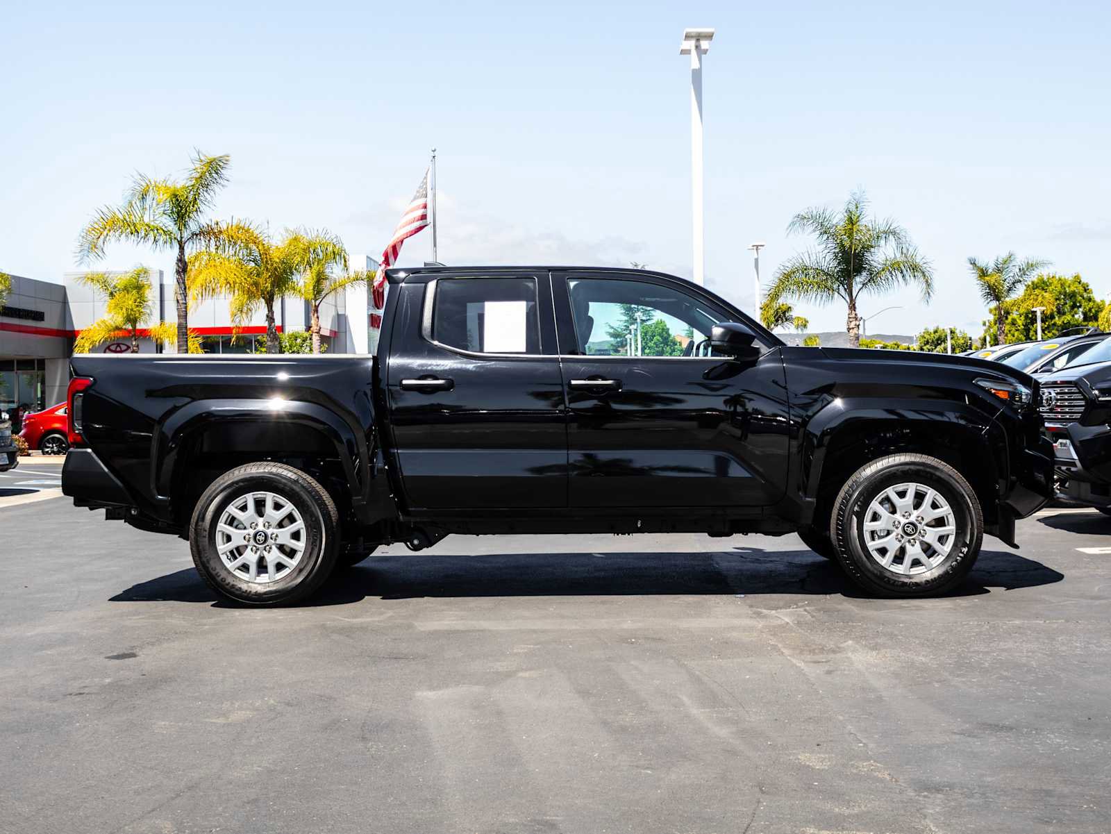 Used 2025 Toyota Tacoma SR w/ SR Upgrade Package AWD/4WD image 14