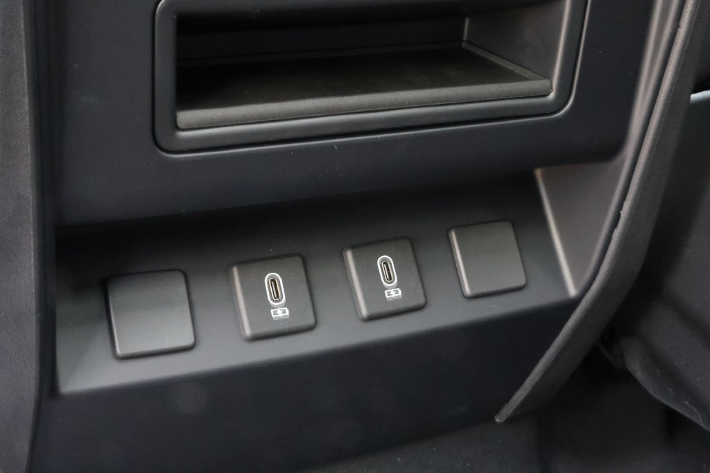 New 2026 Land Rover Defender 110 X-Dynamic SE AWD/4WD image 28