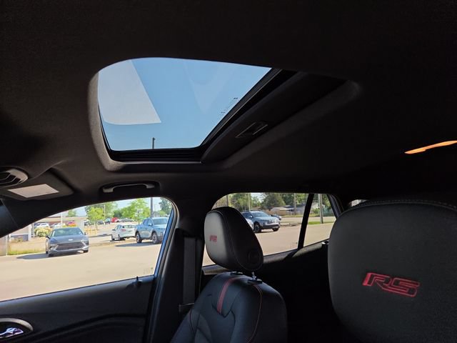 Used 2024 Chevrolet Trax RS w/ Sunroof Package FWD image 28