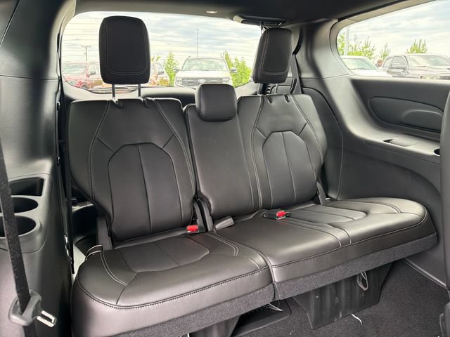 Used 2026 Chrysler Pacifica Select FWD image 49