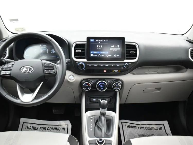 Used 2025 Hyundai Venue SEL image 19