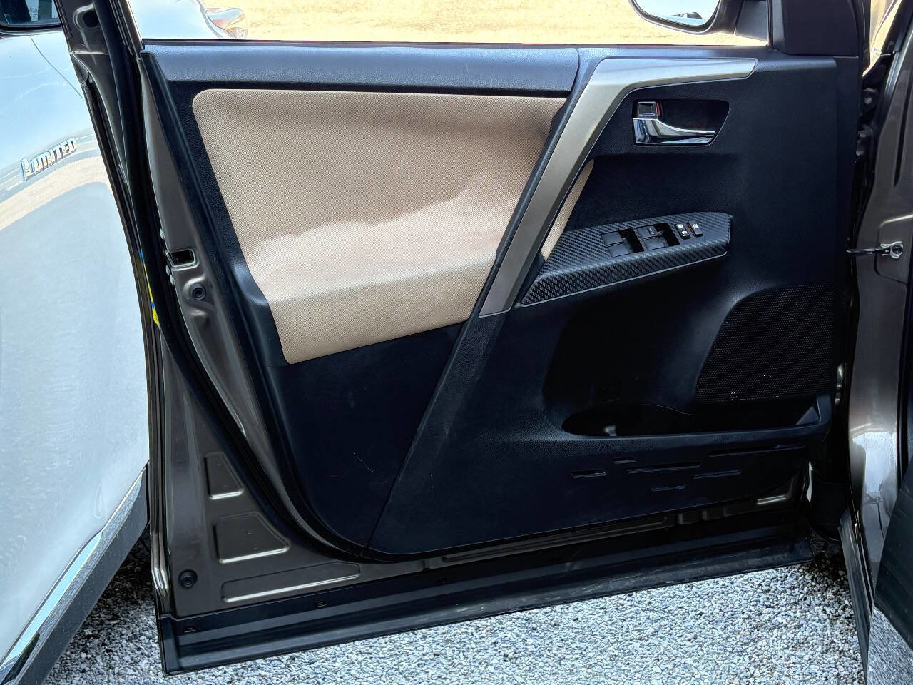 Used 2015 Toyota RAV4 XLE image 30