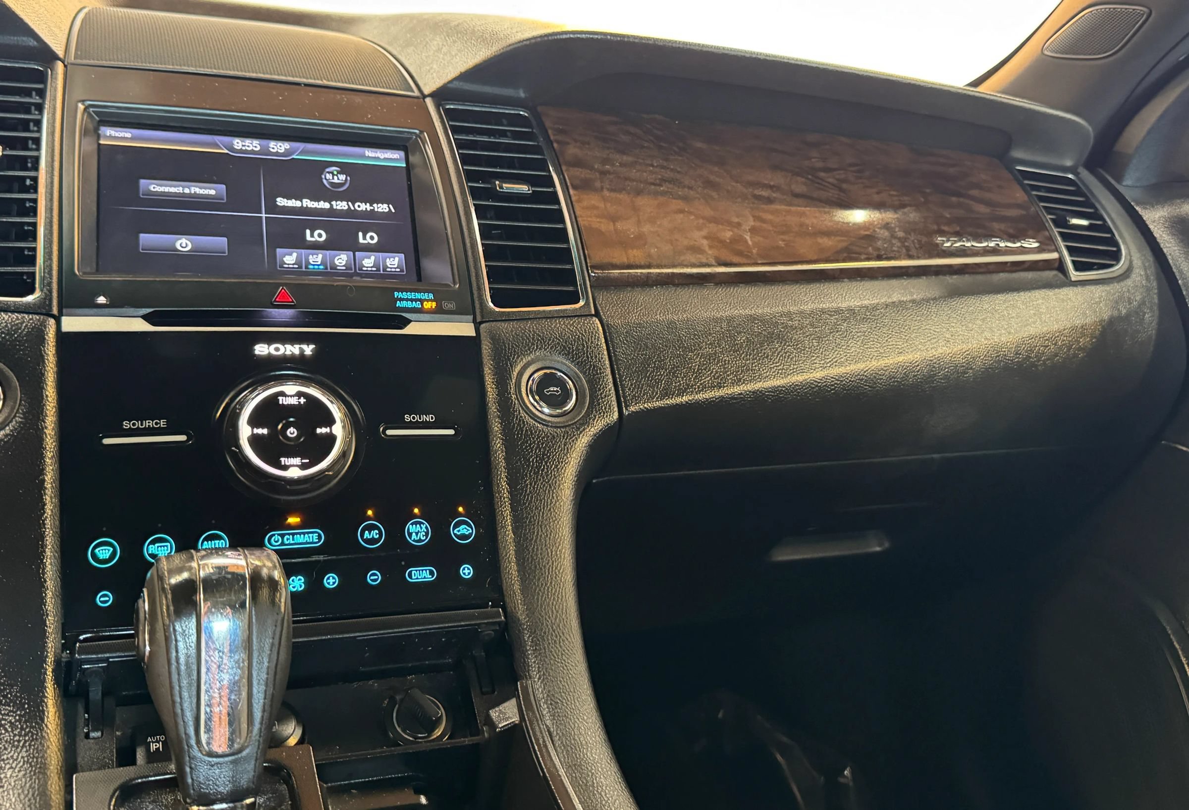 Used 2013 Ford Taurus Limited FWD image 15