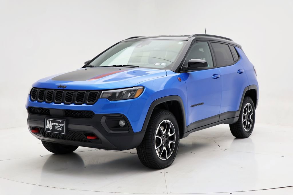 Used 2025 Jeep Compass Trailhawk AWD/4WD image 2