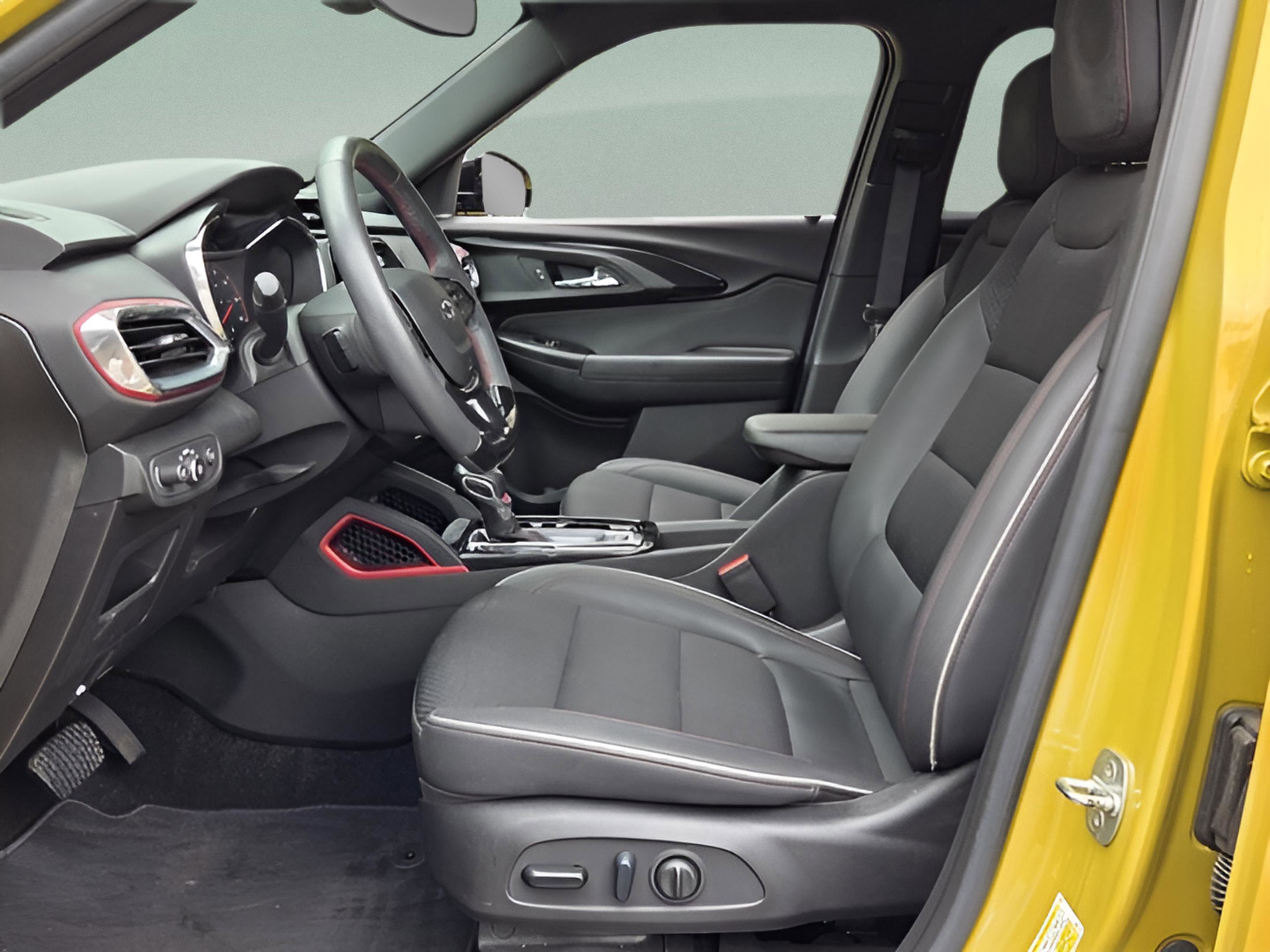 Used 2023 Chevrolet TrailBlazer RS w/ Convenience Package FWD image 9