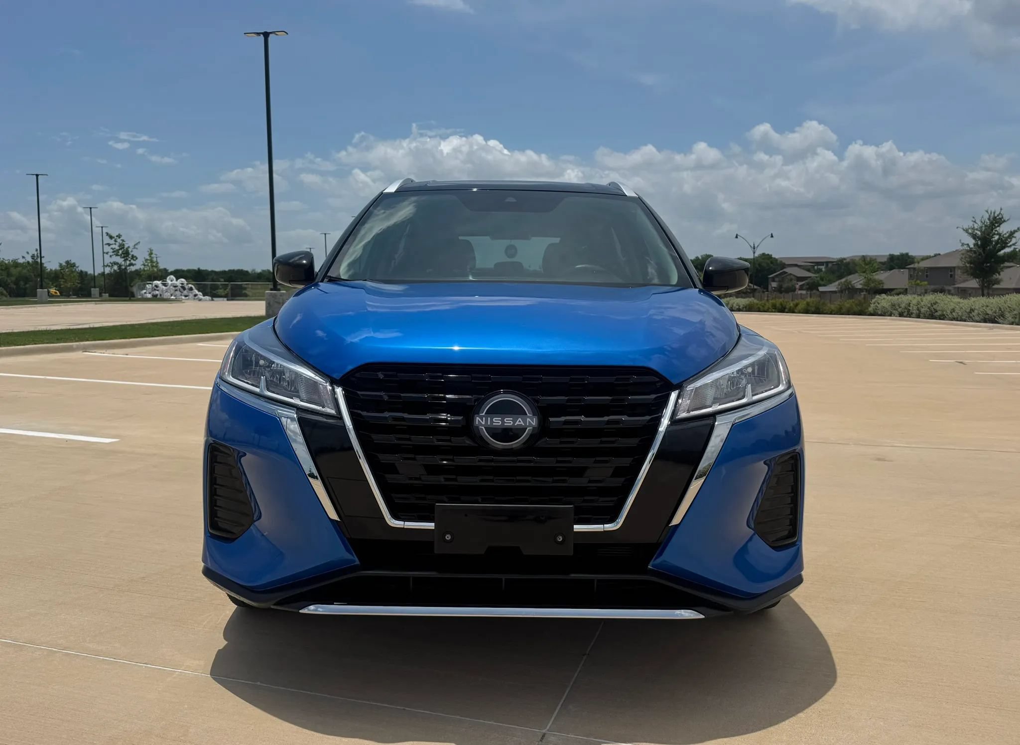 Used 2023 Nissan Kicks SV FWD image 2