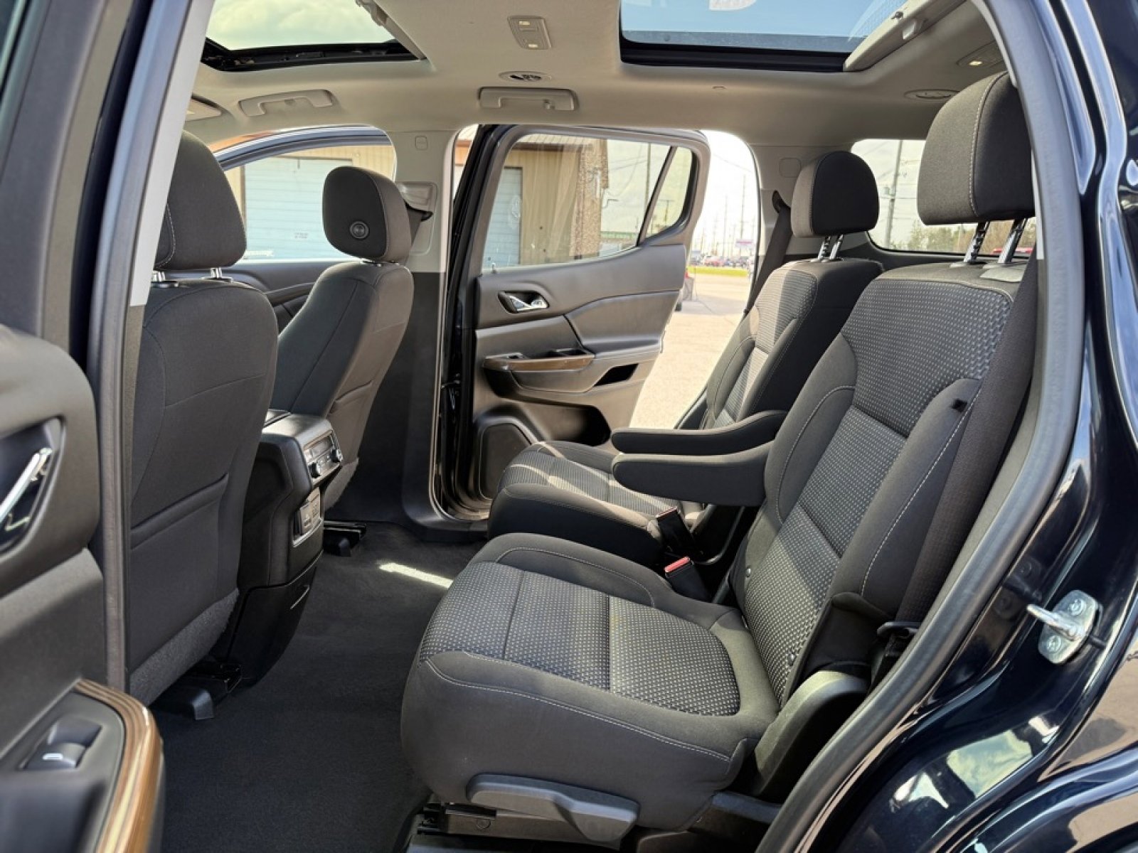 Used 2021 GMC Acadia SLE w/ GMC Pro Grade Package image 14