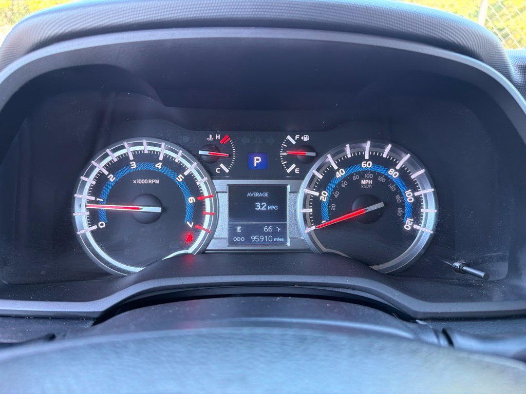 Used 2018 Toyota 4Runner SR5 AWD/4WD image 9