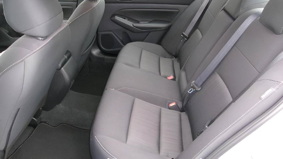 Used 2025 Nissan Altima 2.5 SV FWD image 10