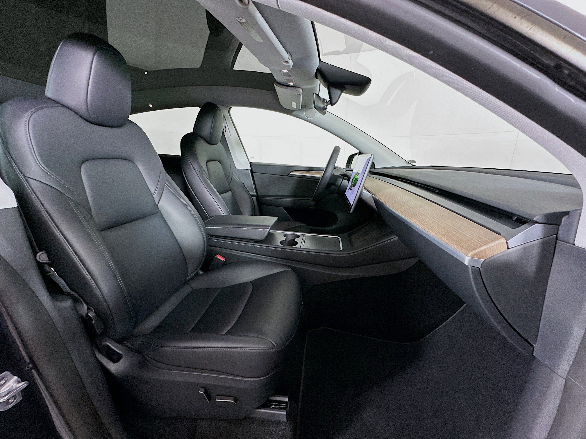 Used 2024 Tesla Model Y Long Range image 30