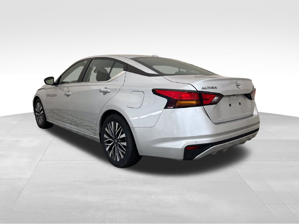 Used 2024 Nissan Altima 2.5 SV FWD image 3