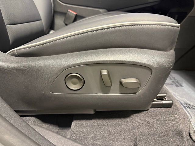 Used 2025 Buick Enclave Preferred w/ Power Package FWD image 33