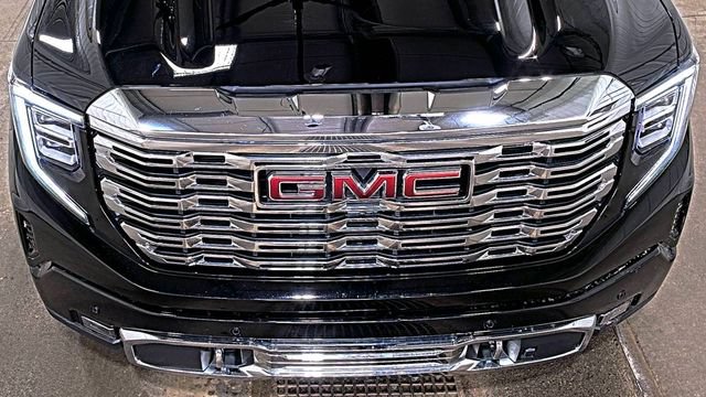 Used 2025 GMC Sierra 1500 Denali w/ Denali Reserve Package AWD/4WD image 7