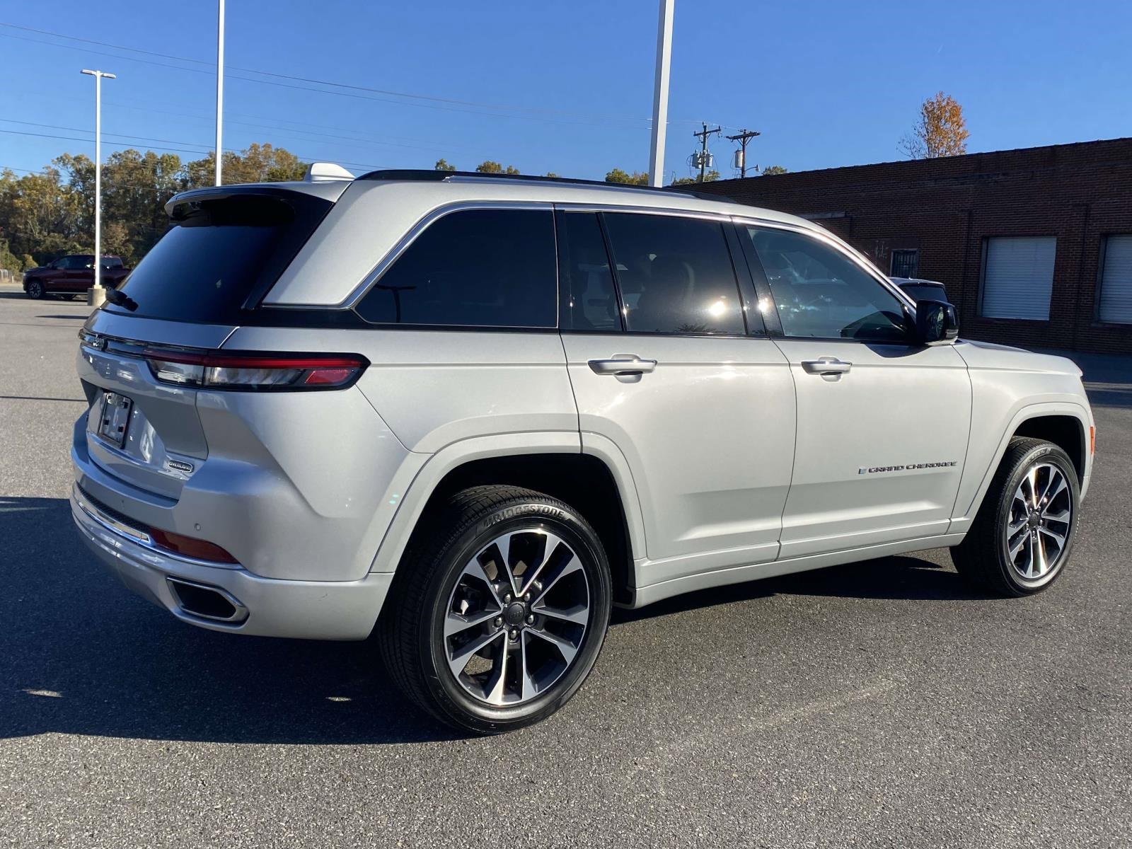 Used 2022 Jeep Grand Cherokee Overland w/ Luxury Tech Group IV image 7