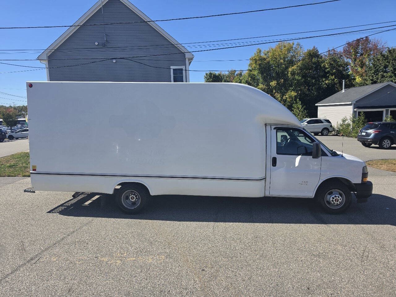 Used 2018 GMC Savana 4500 w/ Driver Convenience Package RWD image 9