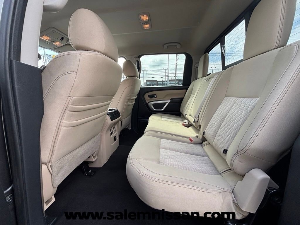 Used 2017 Nissan Titan SV image 12