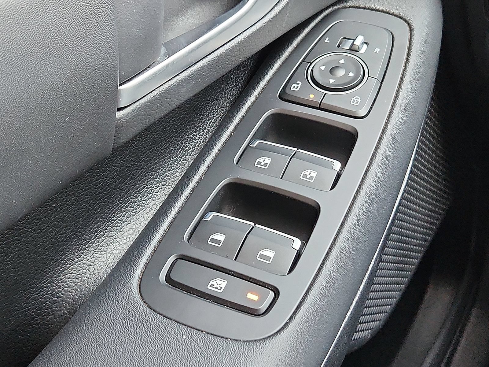Used 2025 Hyundai Sonata SEL FWD image 16