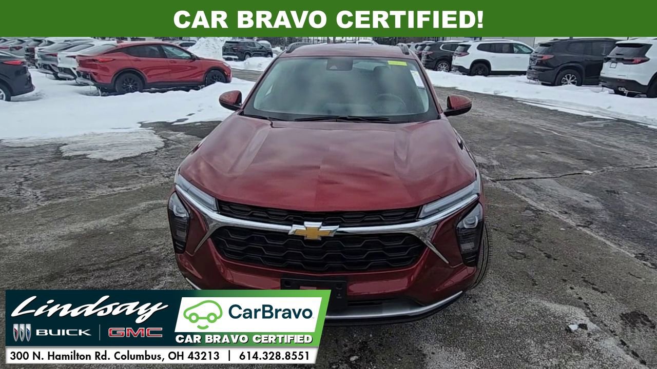 Used 2025 Chevrolet Trax LT w/ LT Convenience Package image 3