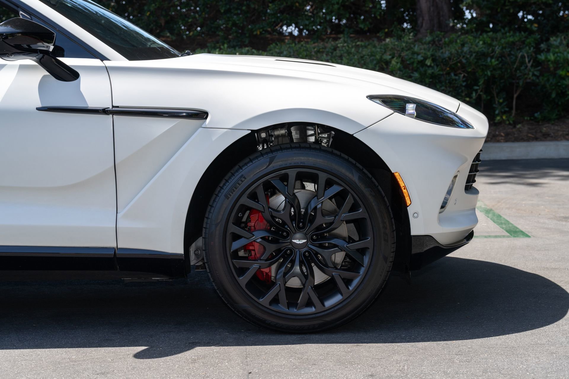 Used 2023 Aston Martin DBX AWD/4WD image 23