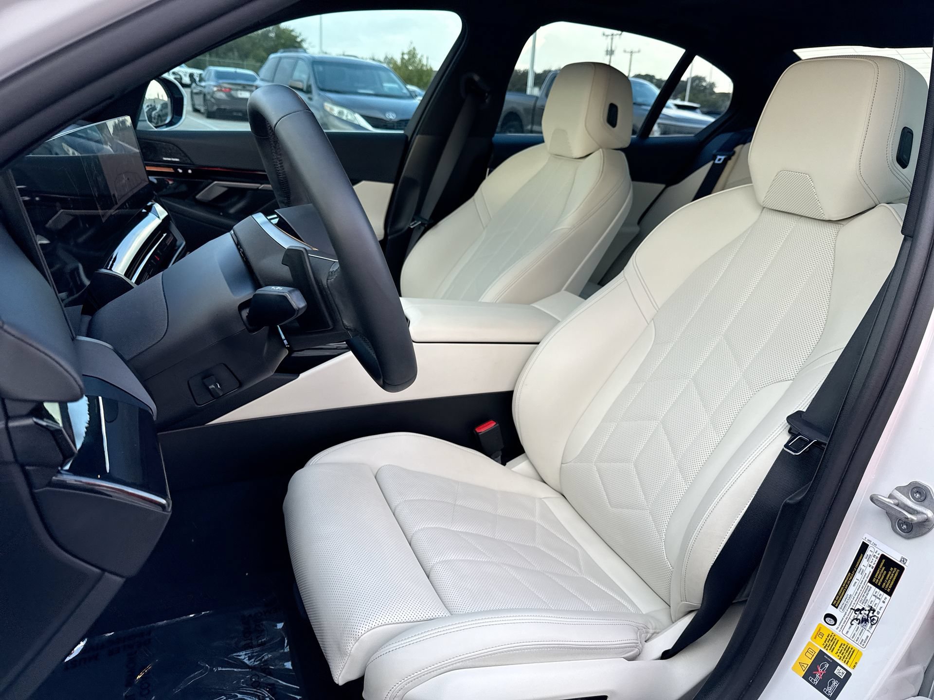 Used 2024 BMW 530i w/ Convenience Package RWD image 13