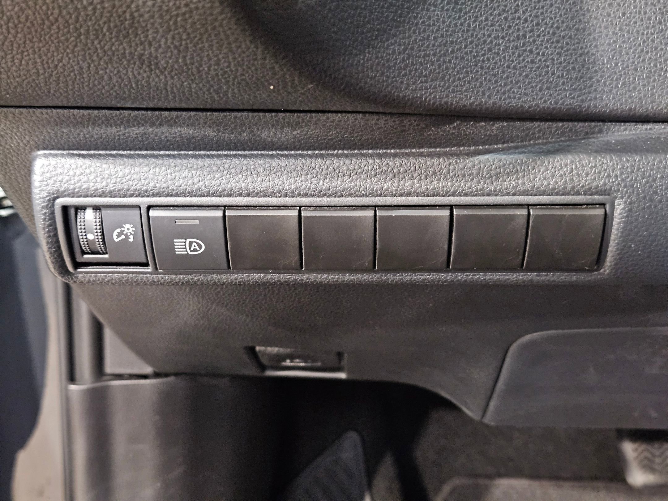 Certified 2024 Toyota Corolla SE image 24