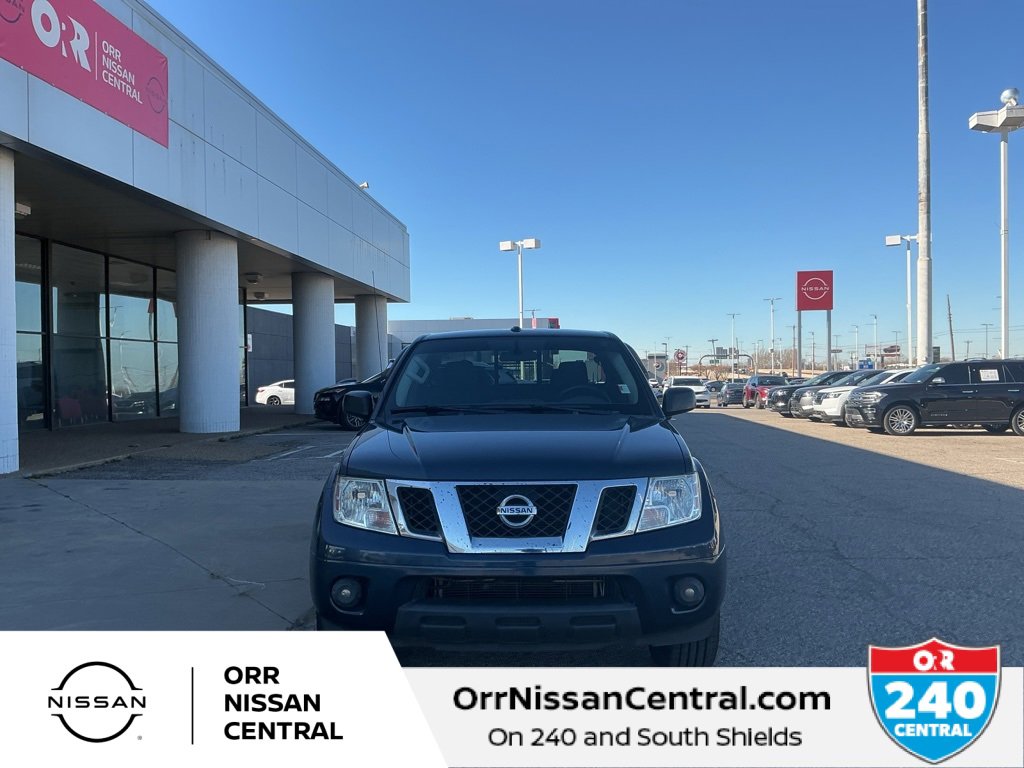 Used 2017 Nissan Frontier SV image 2