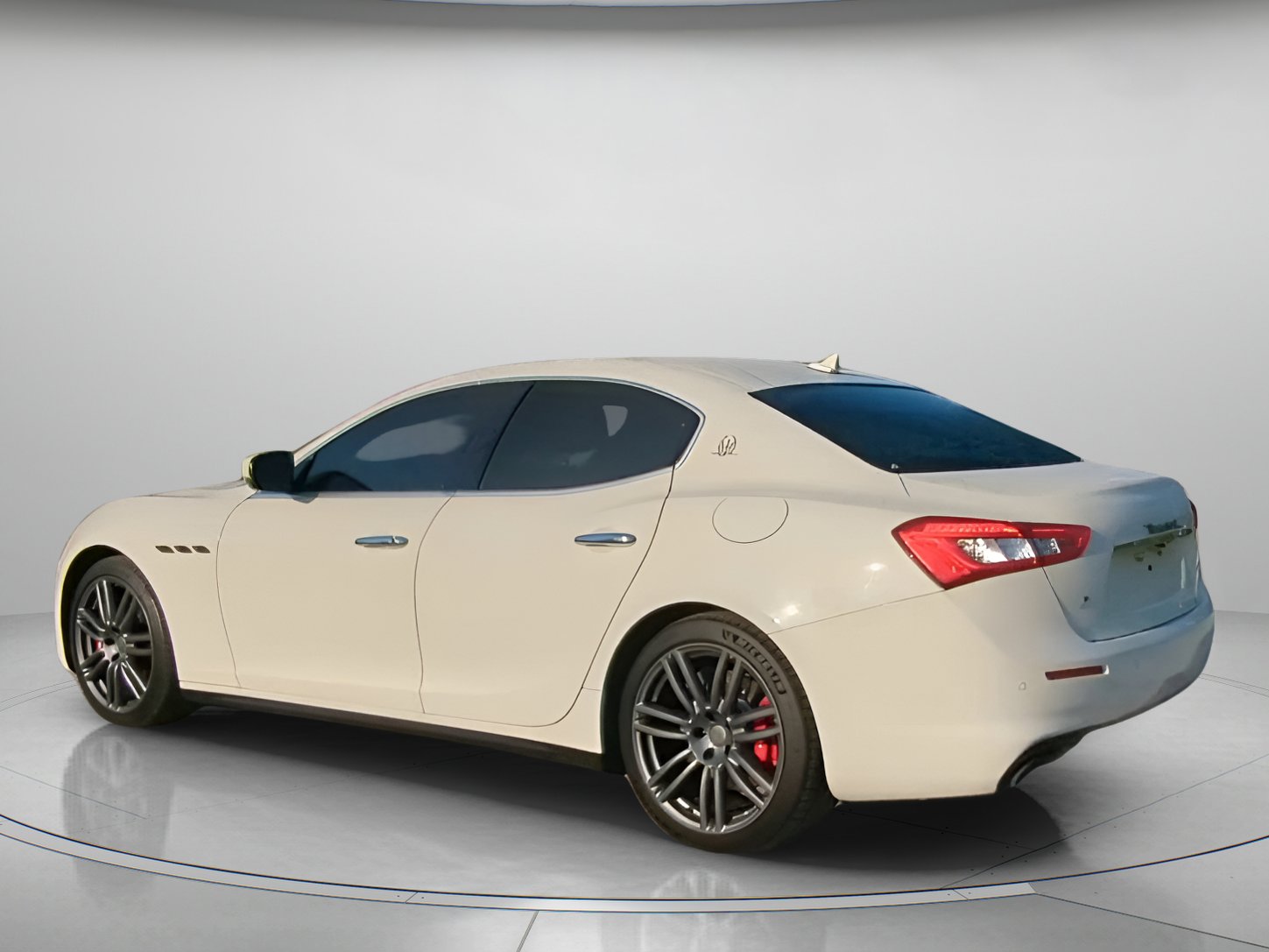 Used 2018 Maserati Ghibli S image 19