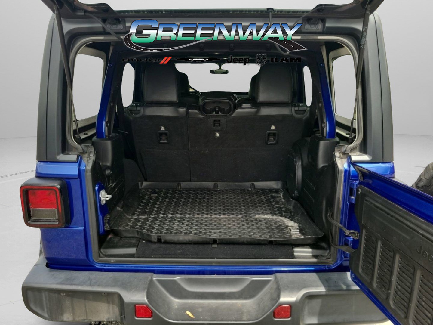 Used 2018 Jeep Wrangler Unlimited Sahara image 5