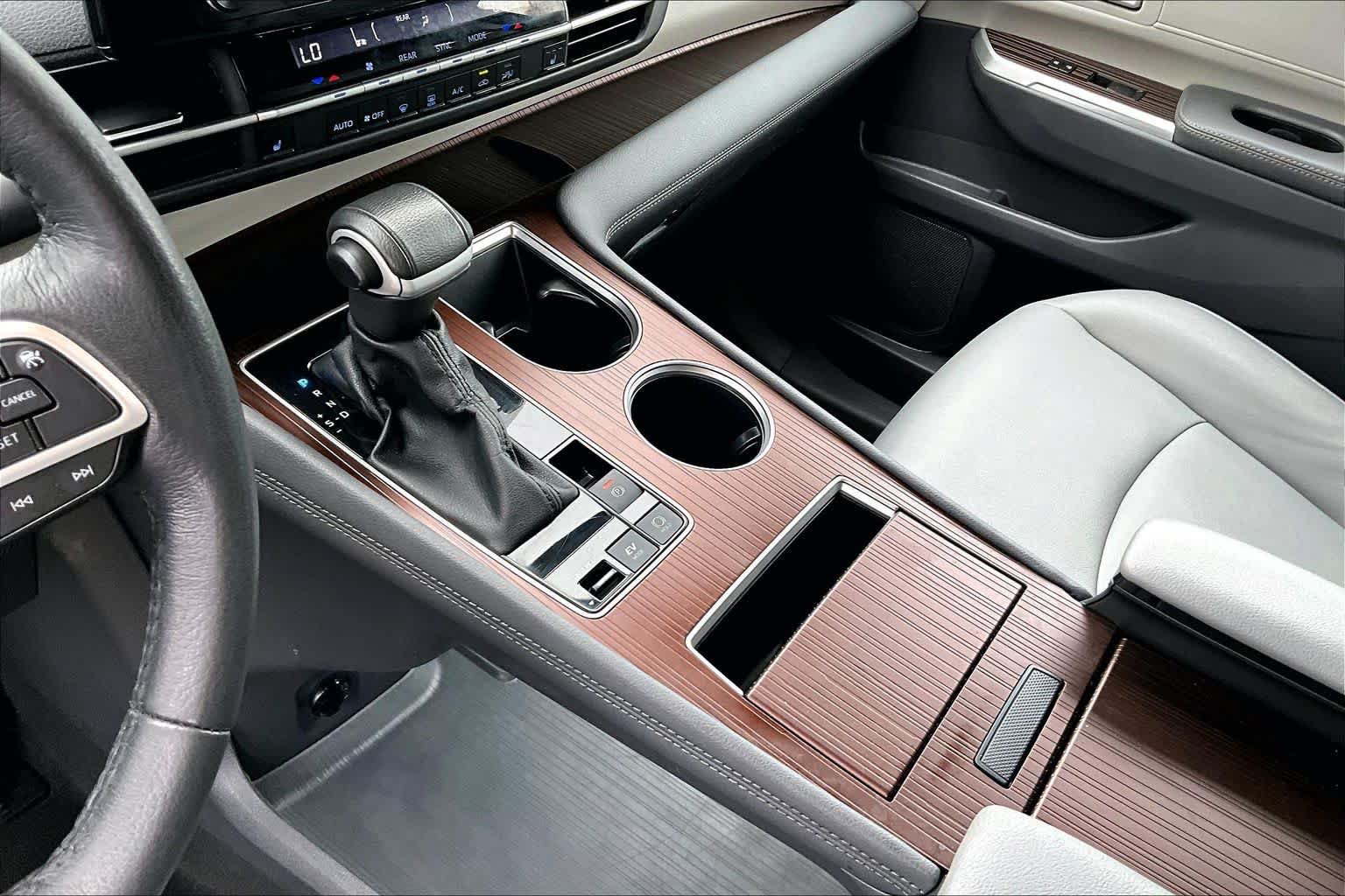Certified 2024 Toyota Sienna XLE FWD image 17