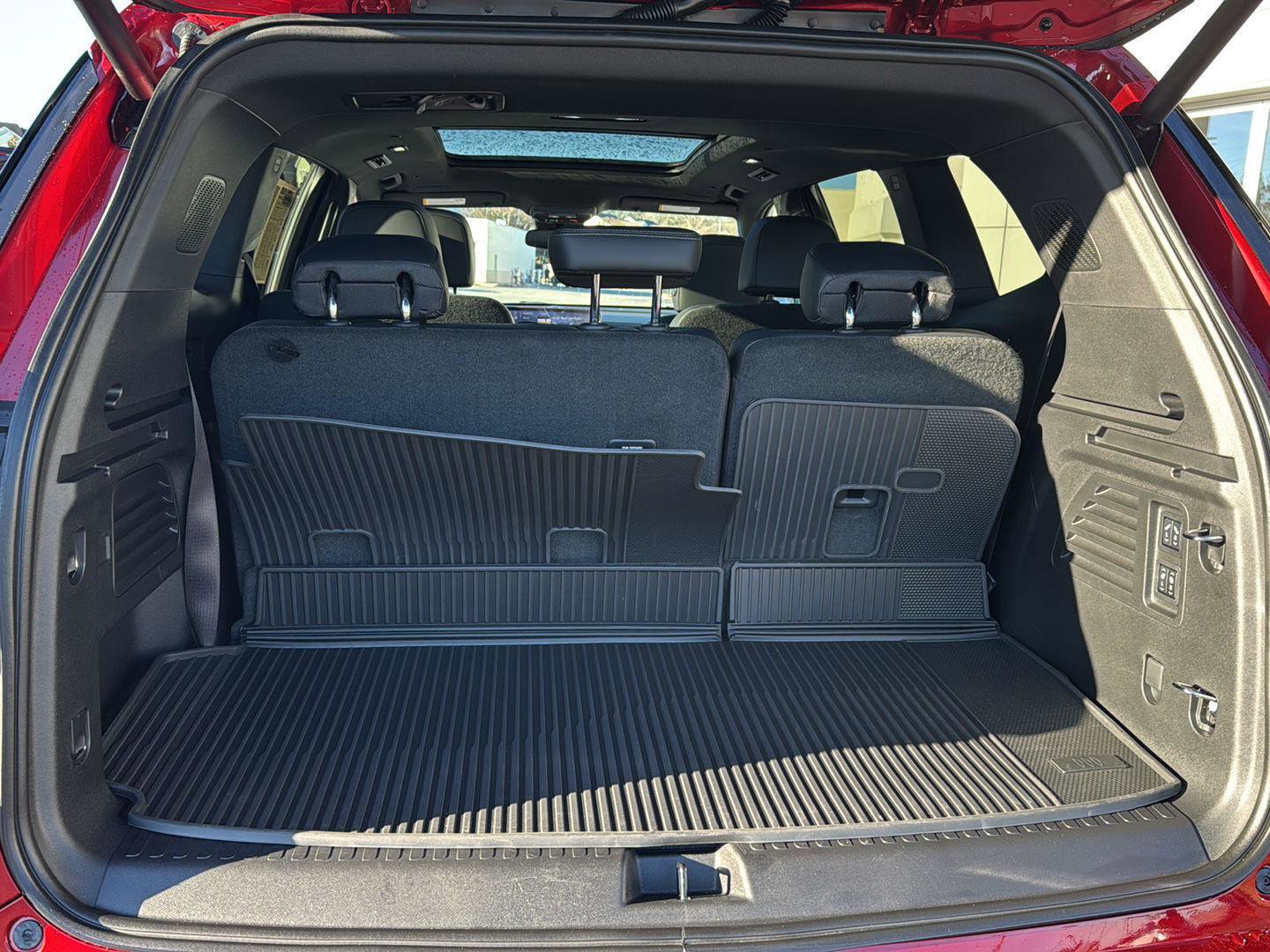 Used 2025 Buick Enclave Avenir image 28