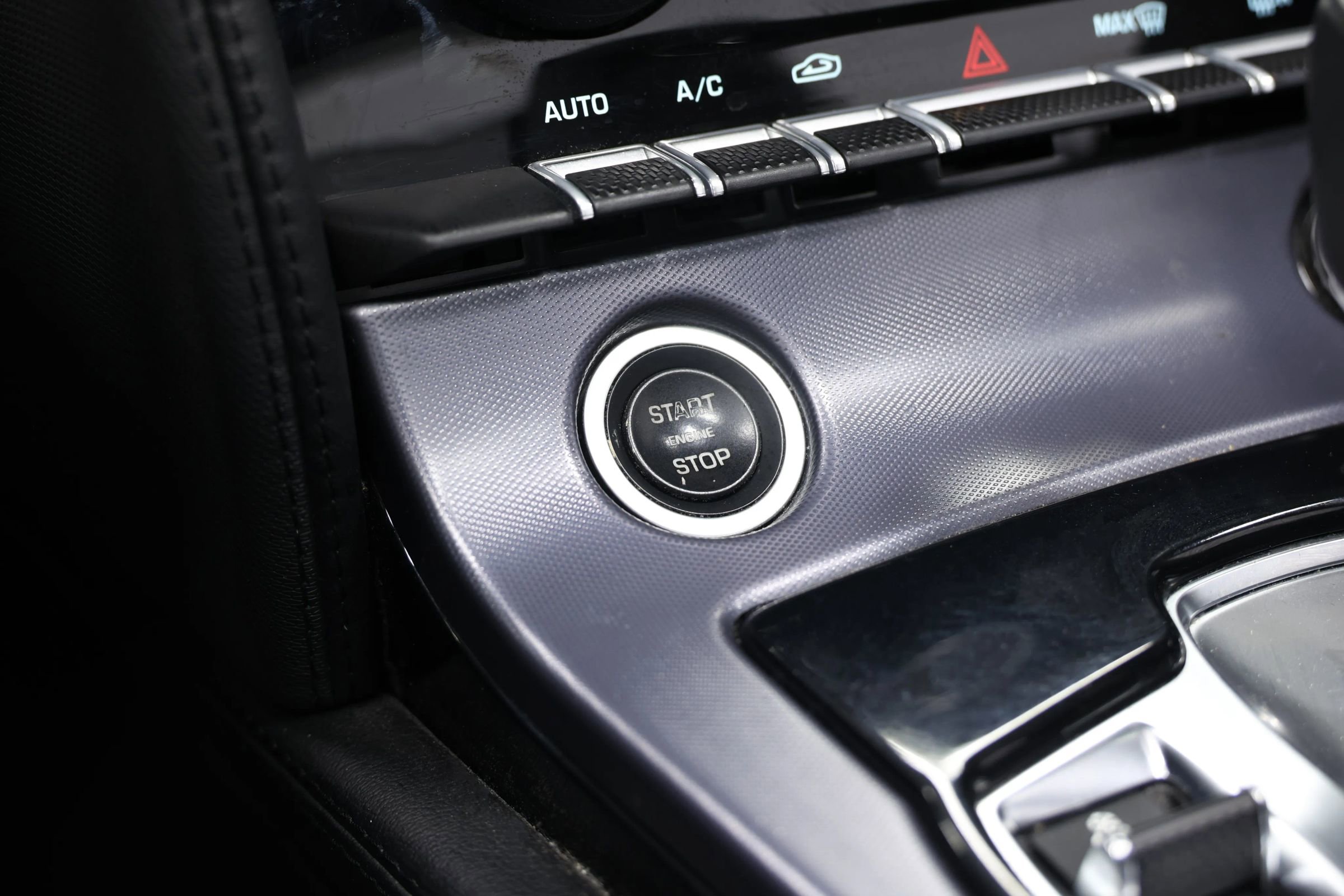 Used 2020 Jaguar F-TYPE Convertible image 35