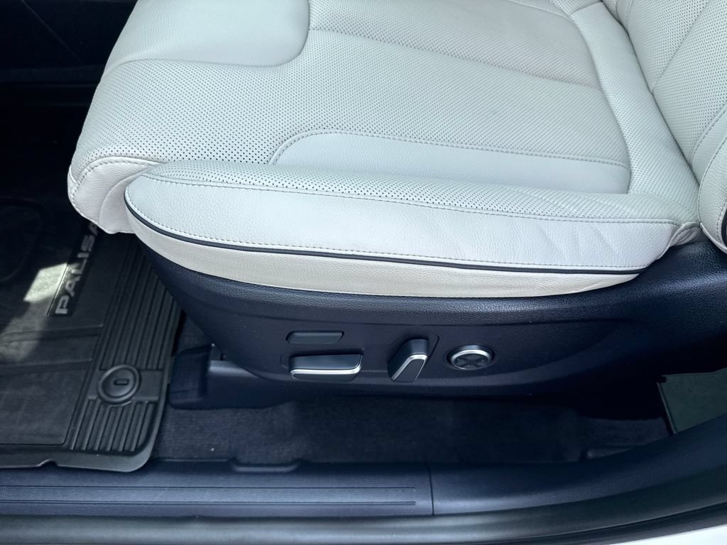 Certified 2024 Hyundai Palisade Limited AWD/4WD image 12