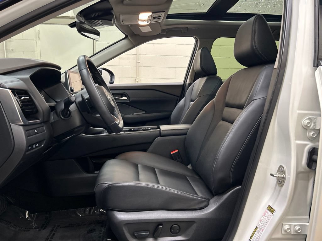 Used 2023 Nissan Rogue SL AWD/4WD image 7